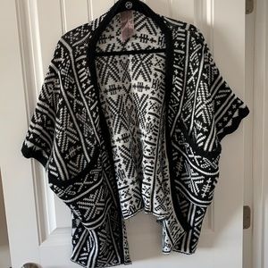 Black and white knit kimono